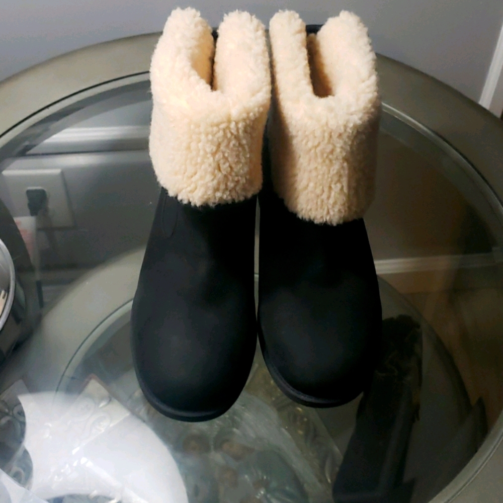 Black suede sherpa lined heel-boots 👢 💋💋
